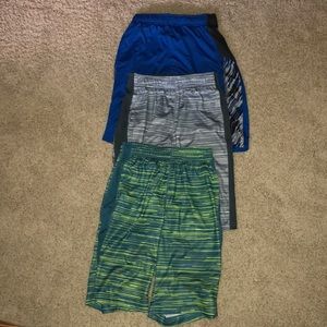 Nike shorts kids medium (3 pack)
